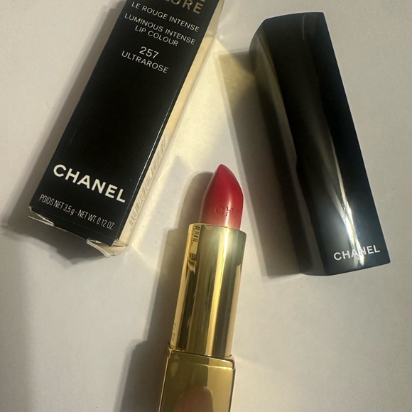 CHANEL Pink Lipstick Luxurious Makeup - Picture 1 of 1